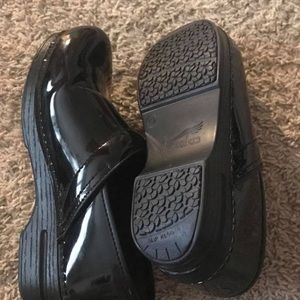 Women’s Dansko Clogs - black